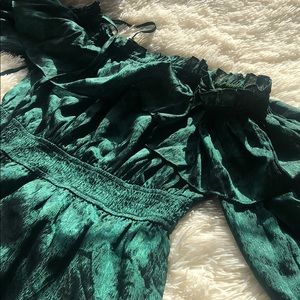 ✨💚FASHIONOVA GREEN SHOULDER DRESS💚✨
